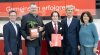 V.l.n.r.: Ansgar Fendel, Managing Director bei REMONDIS, Herwart Wilms, Geschäftsführer der REMONDIS-Gruppe, Hans Roth, Saubermacher-Gründer, Stephan Roth, Mitglied des Aufsichtsrates Saubermacher, und Margret Roth © Saubermacher_Majland Ansgar Fendel, Herwart Wilms, Hans Roth, Stephan Roth und Margret Roth bei Saubermacher in Feldkirchen bei Graz anlässlich der finalisierten strategischen Partnerschaft mit REMONDIS. Die Zusammenarbeit stärkt Kreislaufwirtschaft, Recycling und Versorgungssicherheit. © Saubermacher_Majland