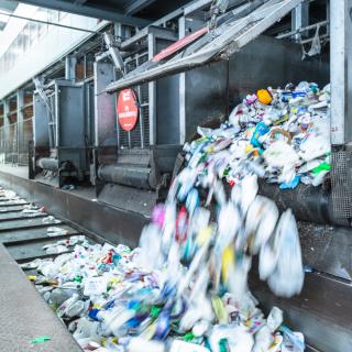 Wie werden Plastikverpackungen und andere Verpackungen richtig entsorgt und recycelt?