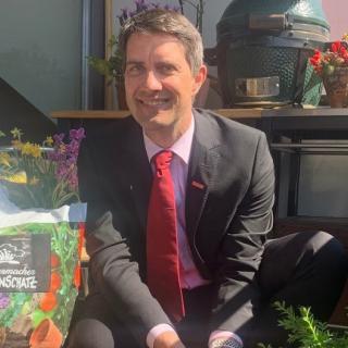 Ralf Mittermayr, CEO Ralf Mittermayr, CEO mit dem Saubermacher Bodenschatz