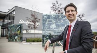 Ralf Mittermayr Vorstand Ralf Mittermayr steht vor dem Ecoport.