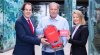 Im Bild (v. l. n. r.): Hans Roth, Saubermacher Gründer; Martin Buchegger, Geschäftsführer Buchegger Umweltservice & Logistik GmbH; Katrin Weinländer, Leiterin Group Procurement Saubermacher/Geschäftsführerin Buchegger Umweltservice & Logistik GmbH; © Saubermacher/Jorj Konstantinov Buchegger und Saubermacher bündeln ihre Kräfte für die regionale Entsorgungskompetenz in Niederösterreich © Saubermacher/Jorj Konstantinov