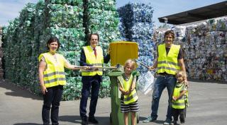 Severin Pock zu Besuch bei Saubermacher Serverin Pock mit seinen Kindern und Herrn Roth